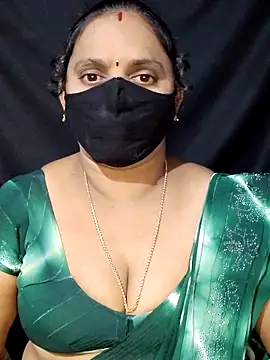 Snapshot of vintage-vibs chatting on 02.13.25 vintage-vibs online show from 02.13.25