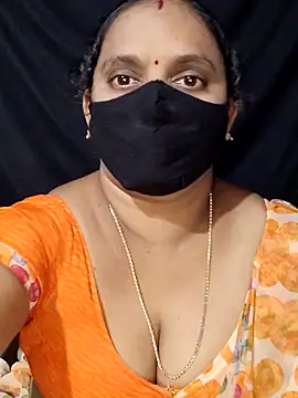 Snapshot of vintage-vibs chatting on 02.17.25 vintage-vibs online show from 02.17.25