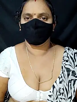 Snapshot of vintage-vibs chatting on 03.04.25 vintage-vibs online show from 03.04.25