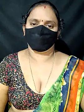 Snapshot of vintage-vibs chatting on 03.05.25 vintage-vibs online show from 03.05.25