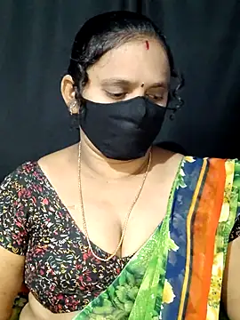 Snapshot of vintage-vibs chatting on 03.11.25 vintage-vibs online show from 03.11.25