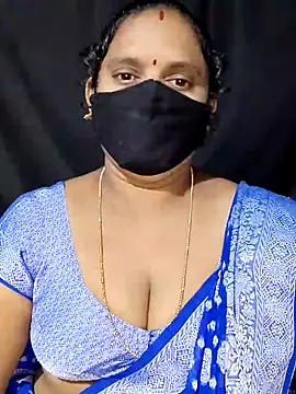 Snapshot of vintage-vibs chatting on 09.08.25 vintage-vibs online show from 09.08.25