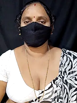 Snapshot of vintage-vibs chatting on 09.17.25 vintage-vibs online show from 09.17.25