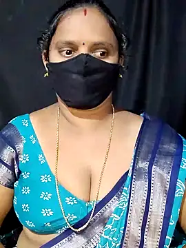 Snapshot of vintage-vibs chatting on 09.30.25 vintage-vibs online show from 09.30.25