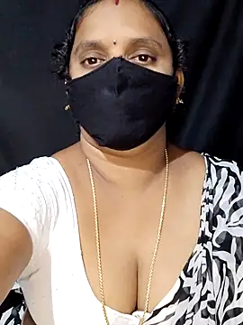 Snapshot of vintage-vibs chatting on 10.01.25 vintage-vibs online show from 10.01.25