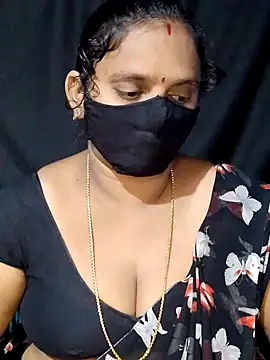 Snapshot of vintage-vibs chatting on 10.03.25 vintage-vibs online show from 10.03.25