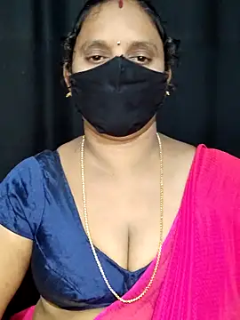 Snapshot of vintage-vibs chatting on 10.11.25 vintage-vibs online show from 10.11.25