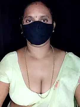 Snapshot of vintage-vibs chatting on 10.22.25 vintage-vibs online show from 10.22.25