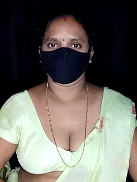 Snapshot of vintage-vibs chatting on 10.22.25 vintage-vibs online show from 10.22.25