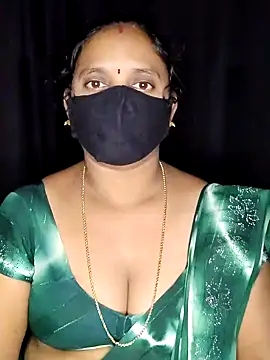 Snapshot of vintage-vibs chatting on 10.30.25 vintage-vibs online show from 10.30.25