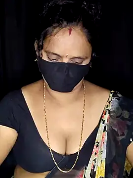 Snapshot of vintage-vibs chatting on 10.31.25 vintage-vibs online show from 10.31.25