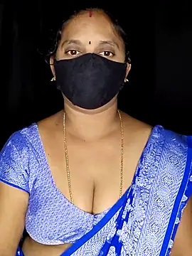 Snapshot of vintage-vibs chatting on 11.08.25 vintage-vibs online show from 11.08.25