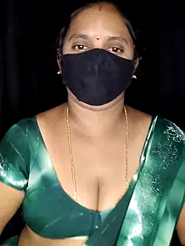 Snapshot of vintage-vibs chatting on 11.10.25 vintage-vibs online show from 11.10.25