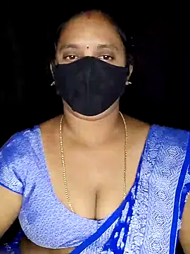 Snapshot of vintage-vibs chatting on 11.17.25 vintage-vibs online show from 11.17.25