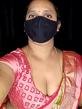 Snapshot of vintage-vibs chatting on 11.26.25 vintage-vibs online show from 11.26.25