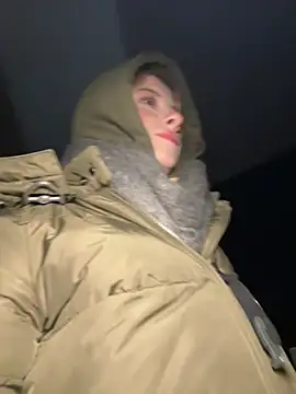 Mia-Minou online show from 02.04.25