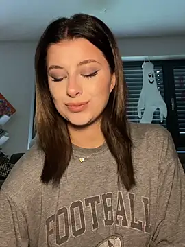 Mia-Minou online show from 10.10.25