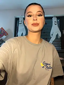 Mia-Minou online show from 10.11.25