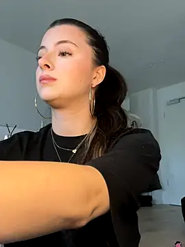 Mia-Minou online show from 11.26.25