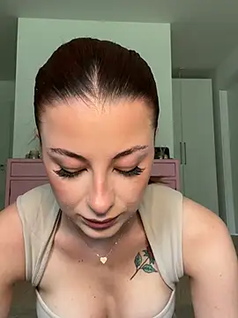 Mia-Minou online show from 07.04.26