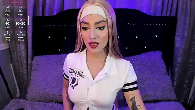 Snapshot of hallsredd chatting on 11.10.25 hallsredd online show from 11.10.25