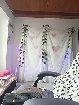 Snapshot of sophie_north chatting on 05.31.26 sophie north online show from 05.31.26