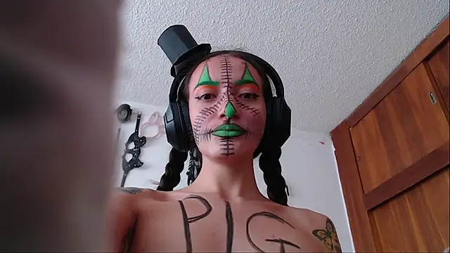 Eloise-brown online show from 02.01.25