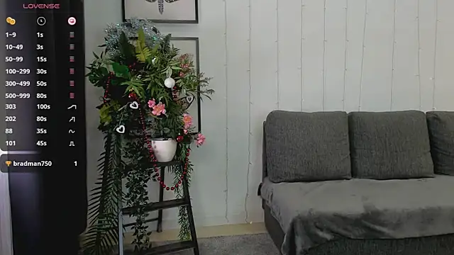 Freckle Diyana online show from 01.08.25