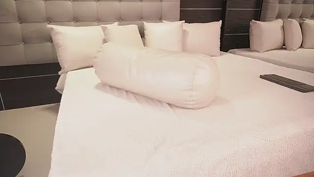 Bella TS  online show from 09.08.25