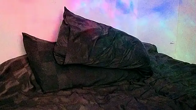 Snapshot of LuvNuk chatting on 12.20.24 LuvNuk online show from 12.20.24