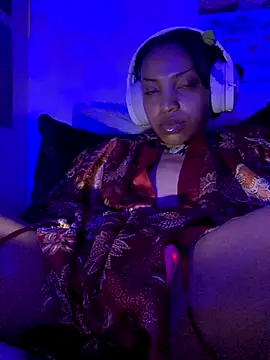 Snapshot of KimiAqua chatting on 10.30.25 KimiAqua online show from 10.30.25