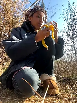 Snapshot of KimiAqua chatting on 11.20.25 KimiAqua online show from 11.20.25