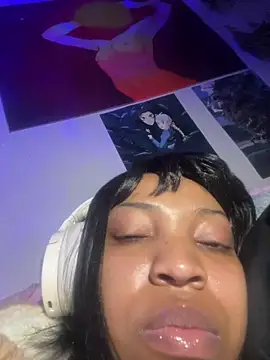 Snapshot of KimiAqua chatting on 11.25.25 KimiAqua online show from 11.25.25