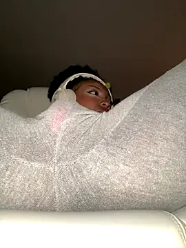 Snapshot of KimiAqua chatting on 11.30.25 KimiAqua online show from 11.30.25