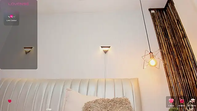 Snapshot of Zuzu_sweet chatting on 02.26.25 Zuzu sweet online show from 02.26.25