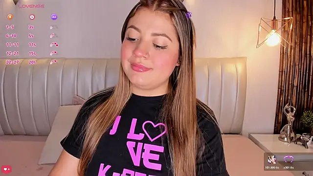 Snapshot of Zuzu_sweet chatting on 11.12.25 Zuzu sweet online show from 11.12.25