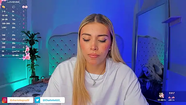 Snapshot of charlotte__grey chatting on 03.17.25 charlotte grey online show from 03.17.25