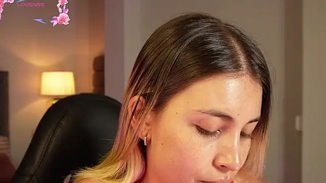 Snapshot of charlotte__grey chatting on 07.27.26 charlotte grey online show from 07.27.26