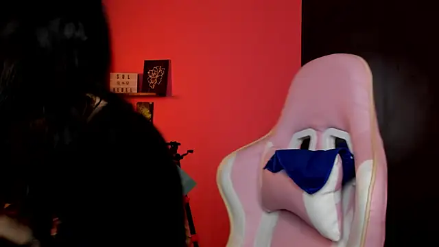 Juanadearco5 online show from 11.14.25