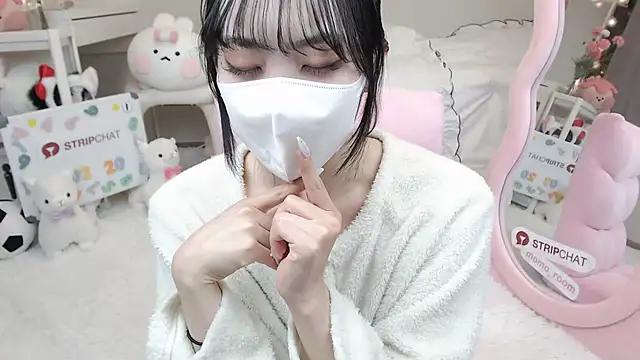 Snapshot of momo_room chatting on 03.20.25 momo room online show from 03.20.25