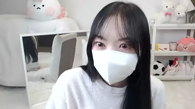 Snapshot of momo_room chatting on 04.04.26 momo room online show from 04.04.26