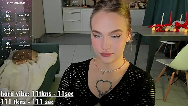 CarolineLovers online show from 12.21.24