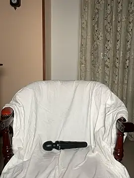 Snapshot of SierraFox_ chatting on 03.05.25 SierraFox online show from 03.05.25