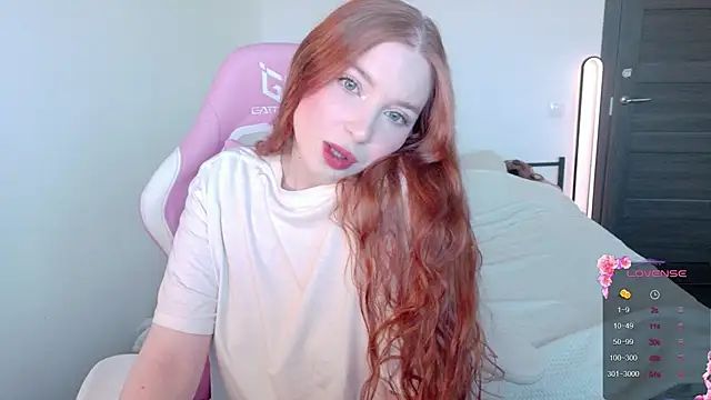 Snapshot of cinnabon_girls chatting on 03.10.26 cinnabon girls online show from 03.10.26