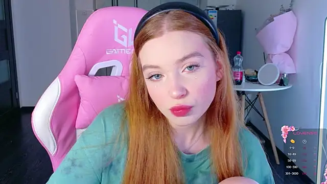 Snapshot of cinnabon_girls chatting on 03.25.26 cinnabon girls online show from 03.25.26