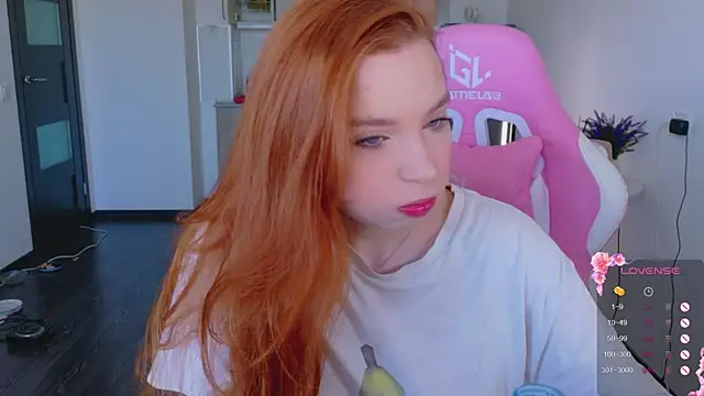 Snapshot of cinnabon_girls chatting on 04.17.26 cinnabon girls online show from 04.17.26