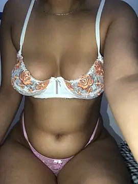 Snapshot of Moroccan_bitch chatting on 02.16.25 Moroccan bitch online show from 02.16.25