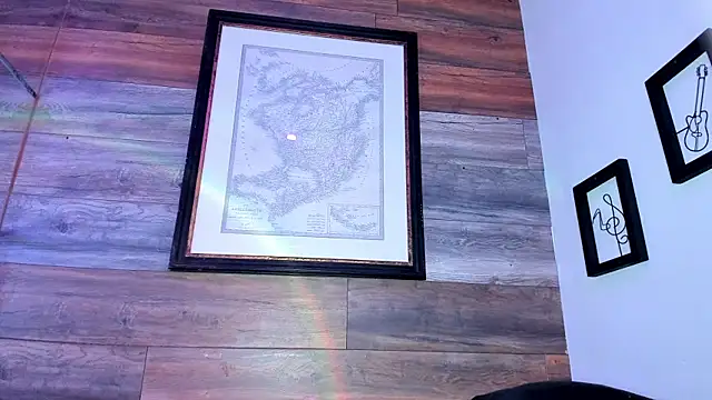 Snapshot of lau-333 chatting on 01.04.25 lau-333 online show from 01.04.25