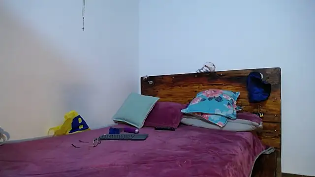 maryoriegil1 online show from 11.14.25