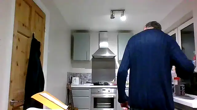 Snapshot of jimmybenido chatting on 12.11.24 jimmybenido online show from 12.11.24